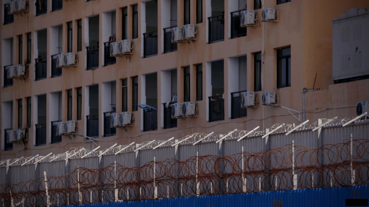 🕵️♂️⚠️ Cambodia Claims Crackdown on Cyber-Scam Compounds, but Analysts Remain Skeptical